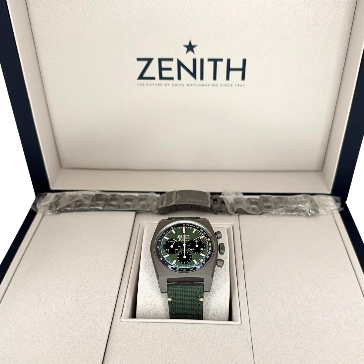 Chronomaster Revival Safari 37mm Titanium Green Dial