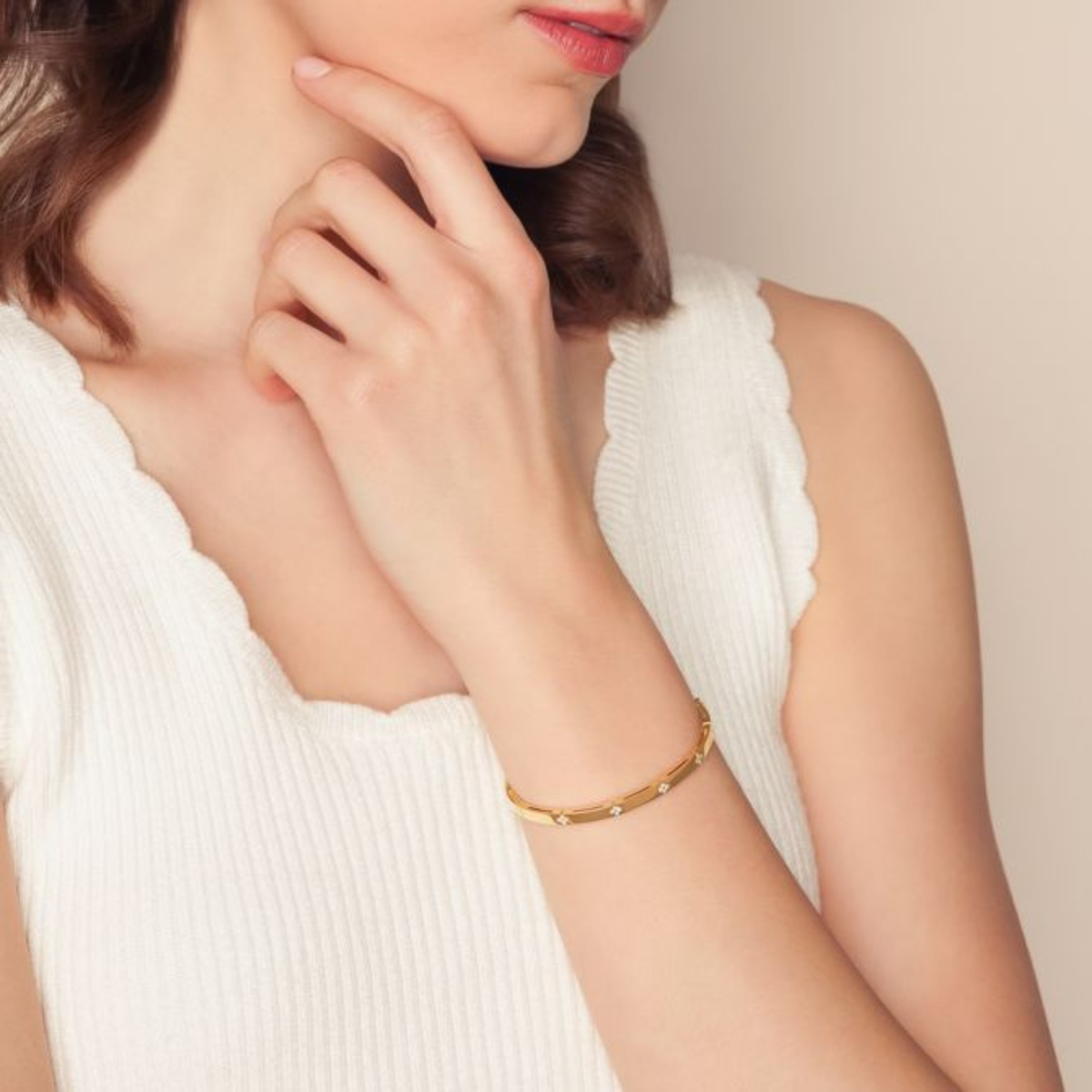 Roberto Coin Jewelry - Love In Verona 18K Yellow Gold Narrow Width Diamond Accent Bangle Bracelet | Manfredi Jewels