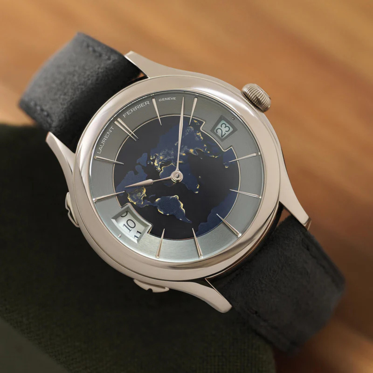 Laurent Ferrier New Watches - CLASSIC TRAVELLER GLOBE NIGHT BLUE | Manfredi Jewels