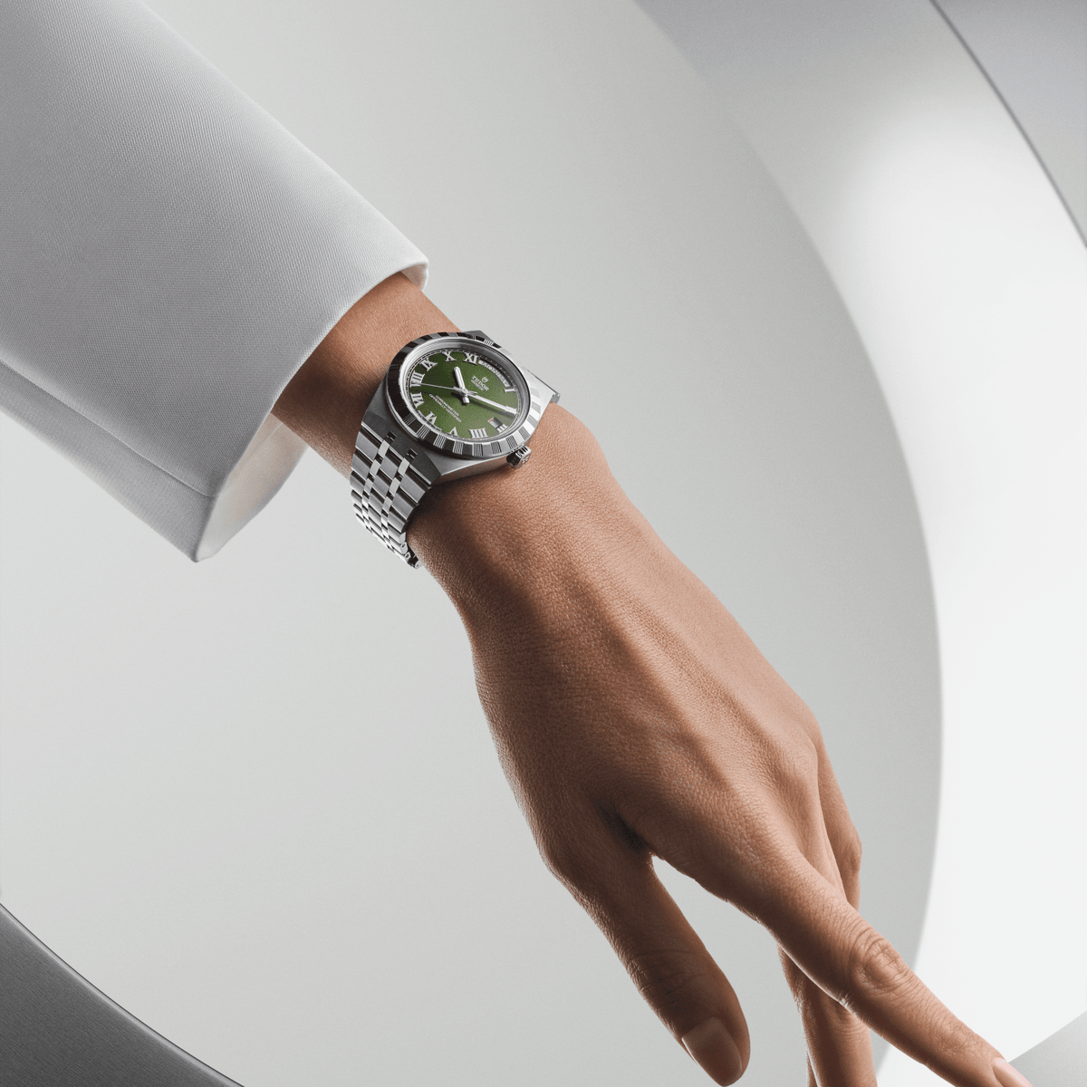 TUDOR Watches - TUDOR ROYAL | Manfredi Jewels