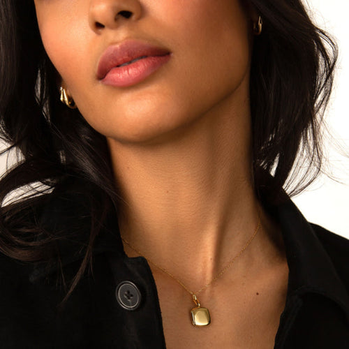 Monica Rich Kosann Jewelry - Slim ’Viv’ 18K Yellow Gold Locket Necklace | Manfredi Jewels