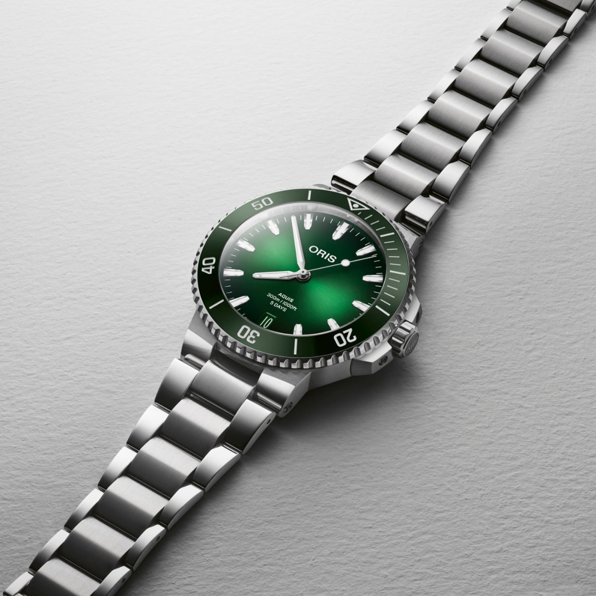 Oris Watches - AQUIS DATE CALIBRE 400 - GREEN | Manfredi Jewels