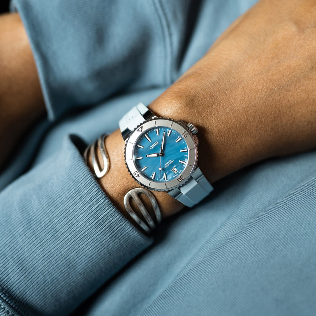 Oris Watches - AQUIS DATE - BLUE MOTHER OF PEARL | Manfredi Jewels