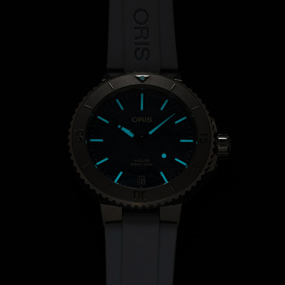 Oris Watches - AQUIS DATE - BLUE MOTHER OF PEARL | Manfredi Jewels