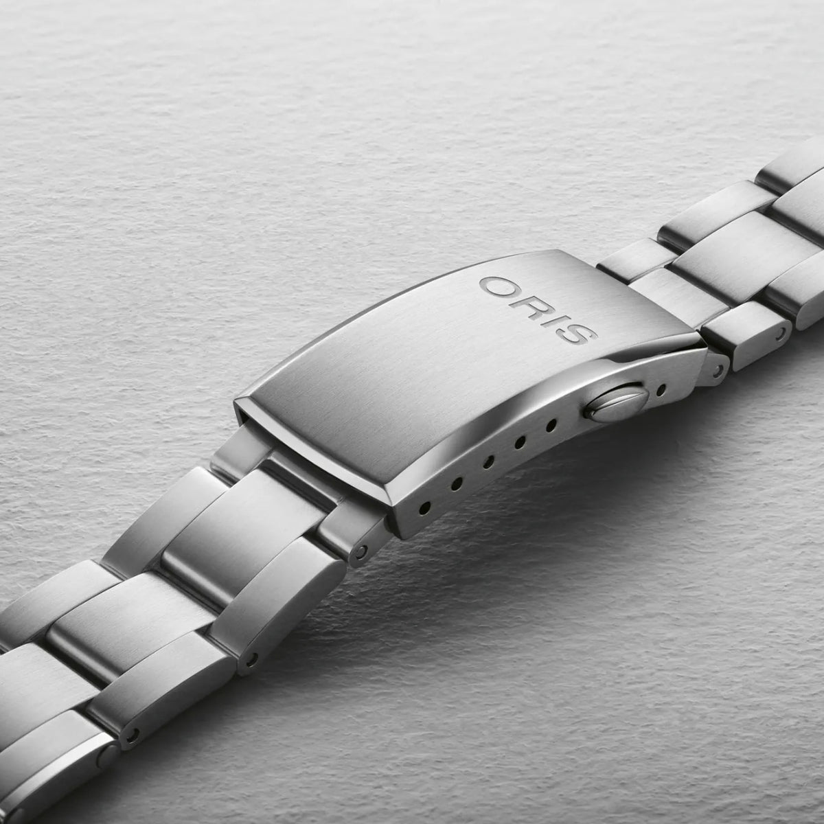 Oris New Watches - DIVERS DATE | Manfredi Jewels