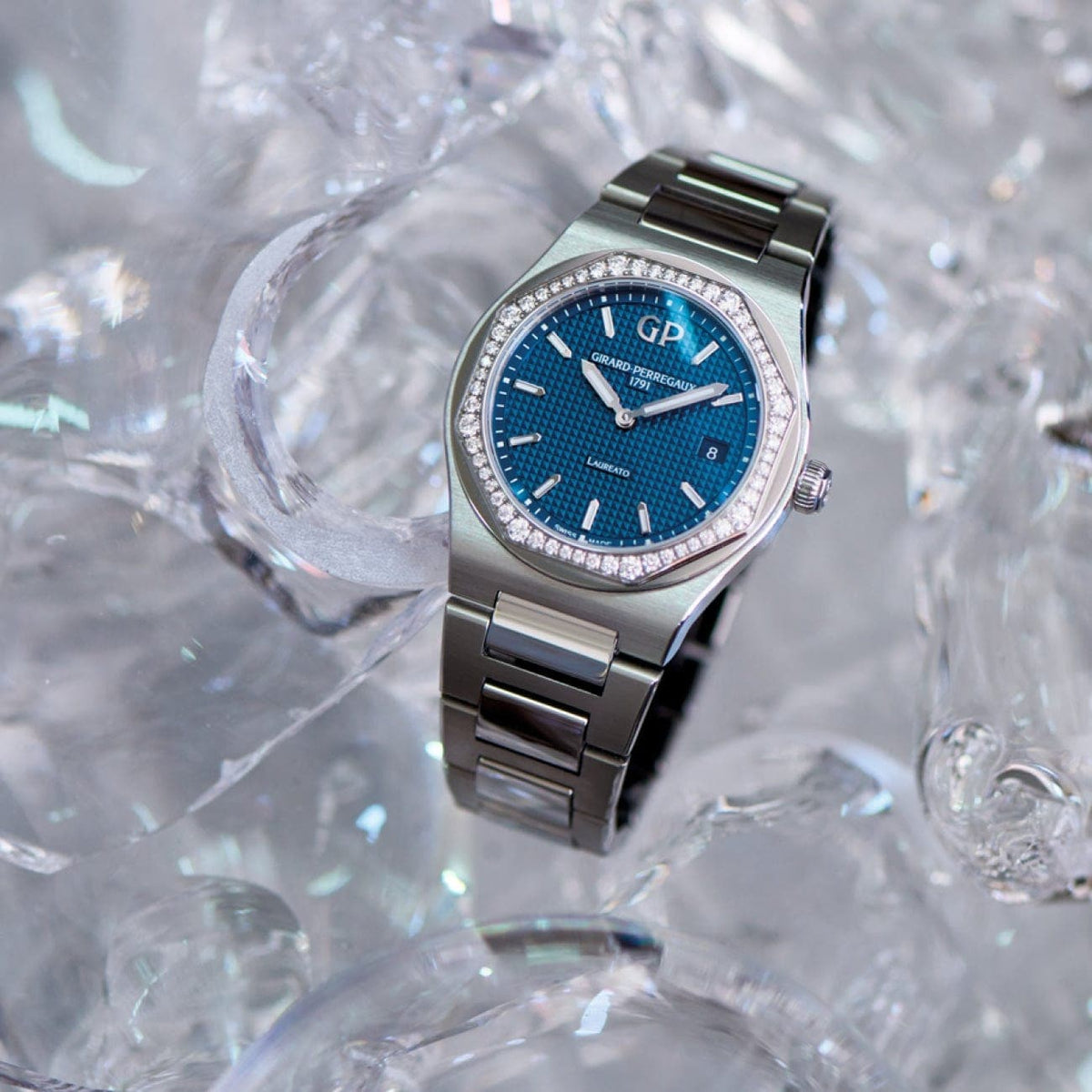 Girard-Perregaux Watches - Laureato 34 MM | Manfredi Jewels