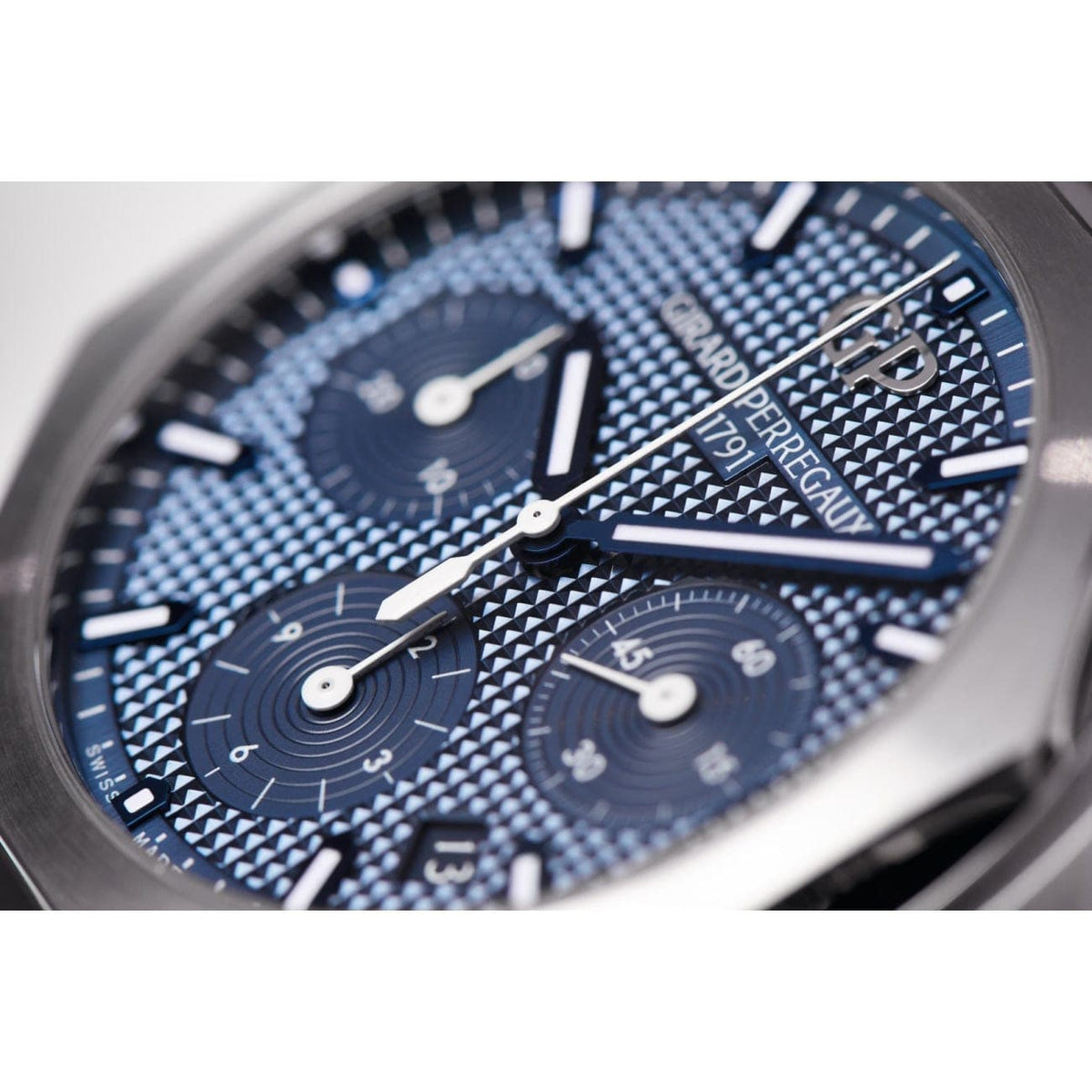 Girard-Perregaux Watches - Laureato Chronograph 42 MM | Manfredi Jewels