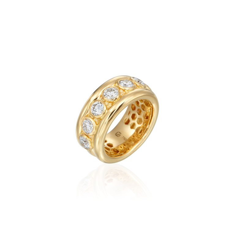 Moonlight 18K Yellow Gold & 7 Diamond Bezel Set Band