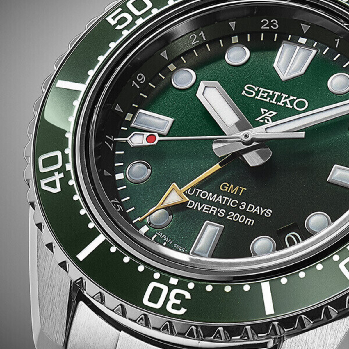 Seiko Watches - PROSPEX - LUXE 1968 HERITAGE DIVER GMT GREEN SPB381 | Manfredi Jewels