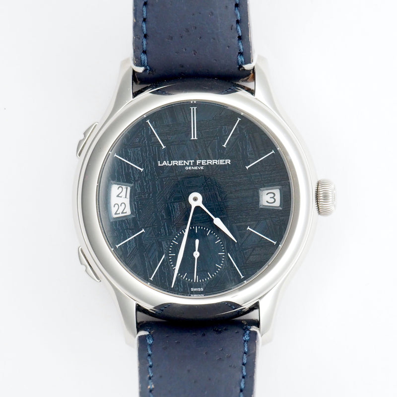 Classic Traveller Blue Meteorite Dial