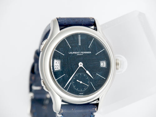 Classic Traveller Blue Meteorite Dial