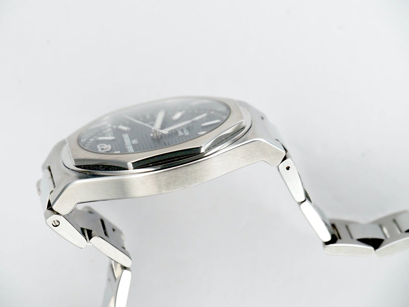 Laureato in Stainless Steel
