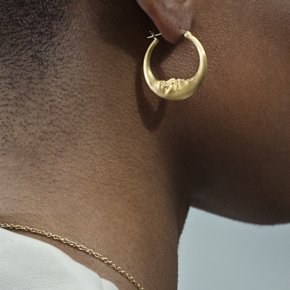 Anthony Lent Jewelry - Crescent Moonface 18K Yellow Gold Medium Hoop Earrings | Manfredi Jewels