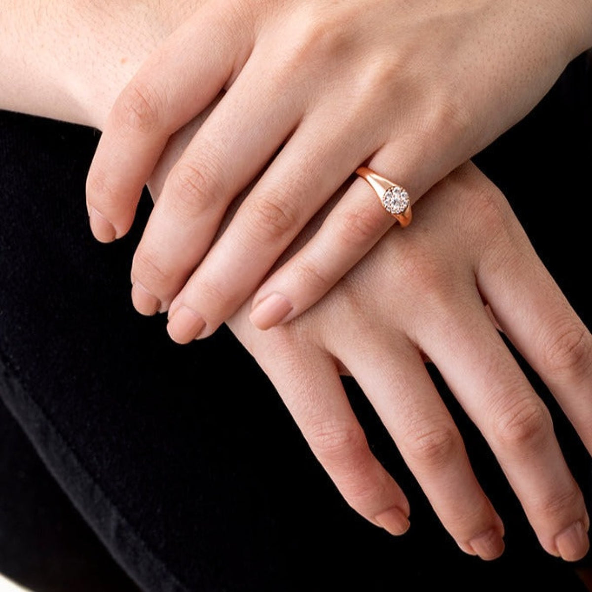 Hearts On Fire Jewelry - Tessa 18K Yellow Gold Circle Signet Multi Diamond Ring | Manfredi Jewels