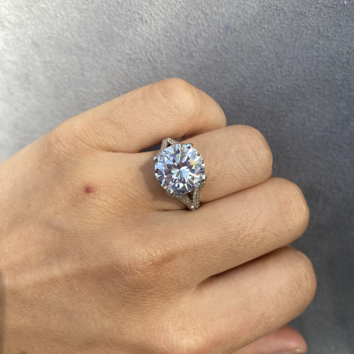 Manfredi Jewels Engagement - 6.32CT ROUND CUT ENGAGEMENT RING | Manfredi Jewels