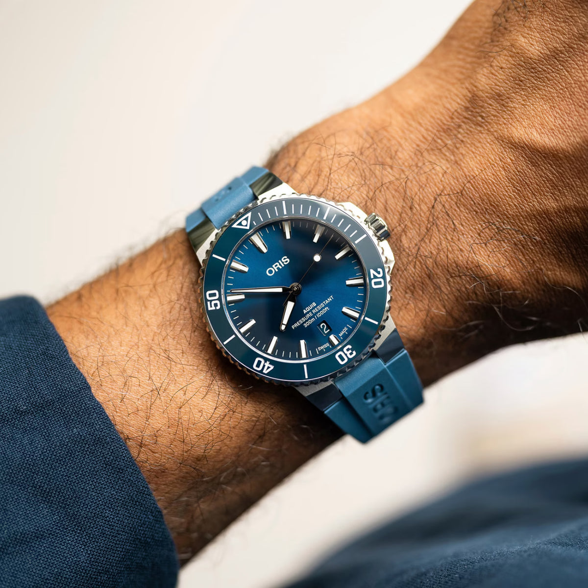 Oris New Watches - AQUIS DATE - BLUE | Manfredi Jewels