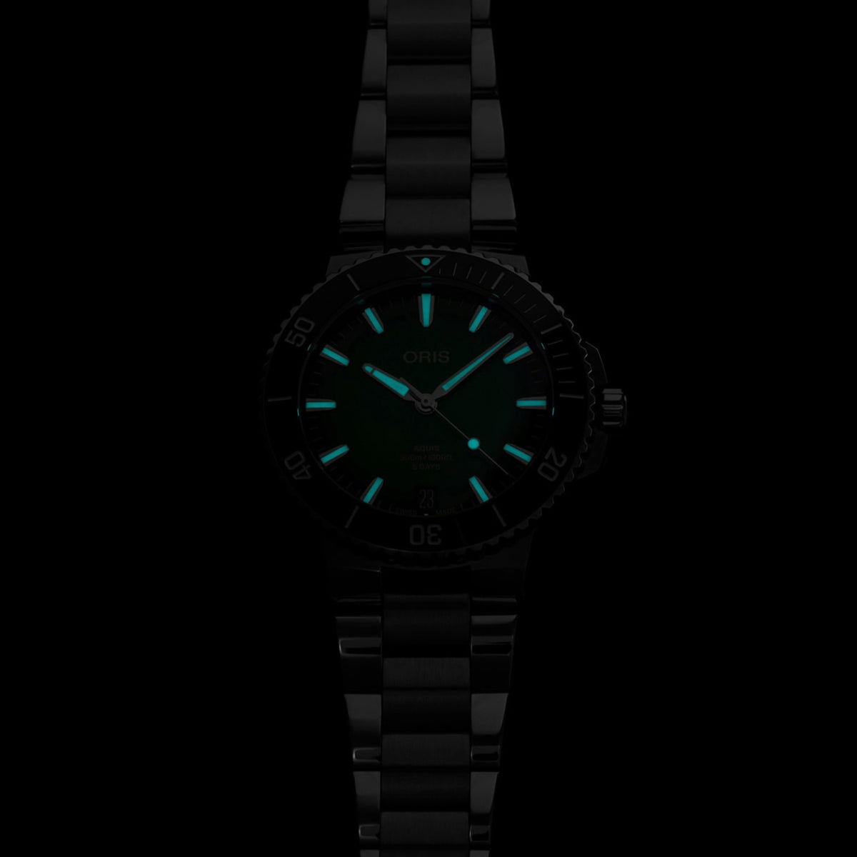 Oris Watches - AQUIS DATE CALIBRE 400 - GREEN | Manfredi Jewels