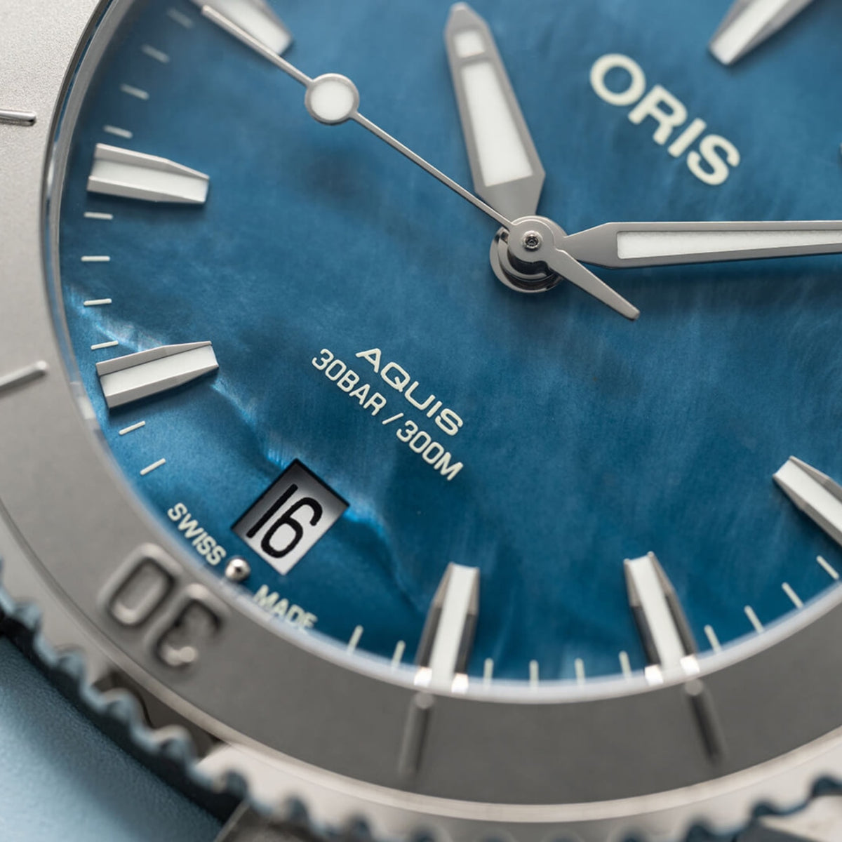 Oris Watches - AQUIS DATE - BLUE MOTHER OF PEARL | Manfredi Jewels