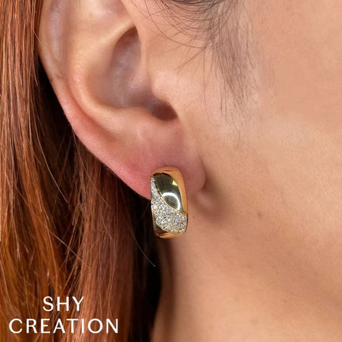Shy Creation Jewelry - Kate 14K Yellow Gold Diamond Oval Hoop Earrings | Manfredi Jewels