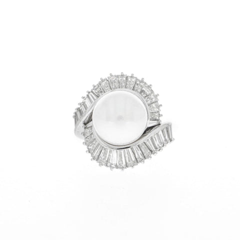 18K White Gold White Pearl and Diamonds Ring