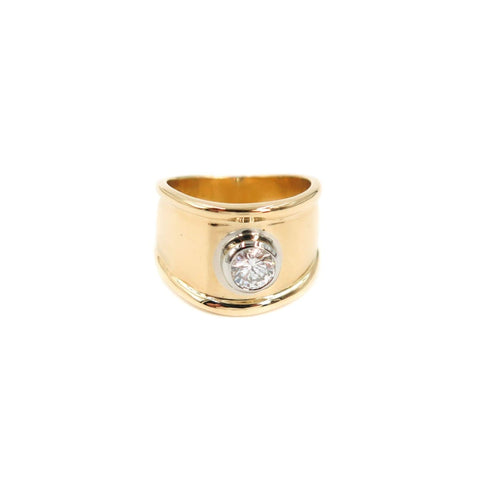 Classic Wave Yellow Gold Ring with Diamond