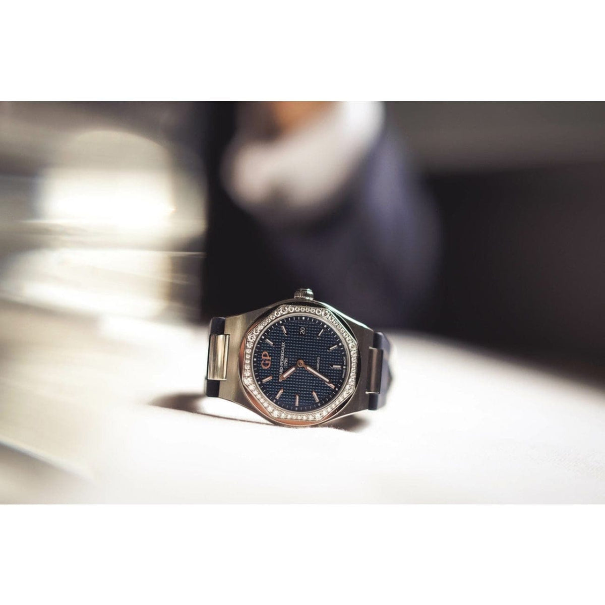 Girard-Perregaux Watches - Laureato 34 MM | Manfredi Jewels