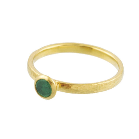 Stackable ring with round emerald