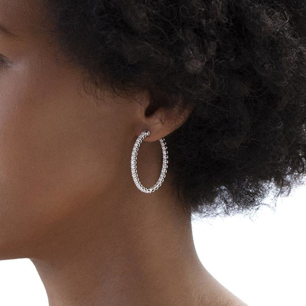 Hearts On Fire Jewelry - SIGNATURE OVAL HOOP - LARGE | Manfredi Jewels