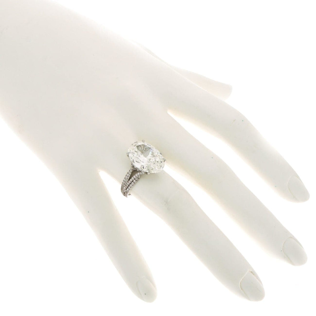 Manfredi Jewels Engagement - GIA Certified 8.76 ct. Oval Kwiat Diamond Platinum Engagement Ring | Manfredi Jewels