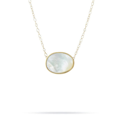 18K yellow gold pendant with white mother of pearl